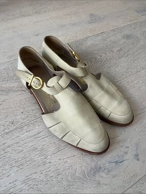 Ferragamo Vintage Beige Nubuck Leather T Strap Closed Toe Sandals 7.5